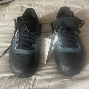 Women’s Hellcat Pro mtn bike shoes 5.5